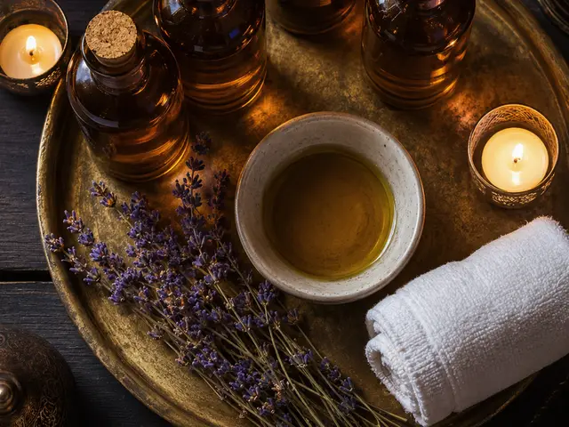 Pirinç tepside aromaterapi yağları, lavanta ve mum — Arnavutköy Merkez, Masaj Salonun